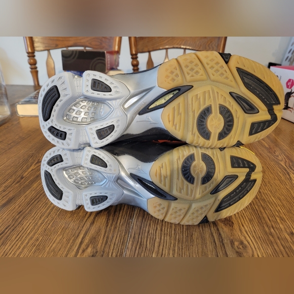 Mizuno Wave Lightning Shoes - Picture 4 of 4